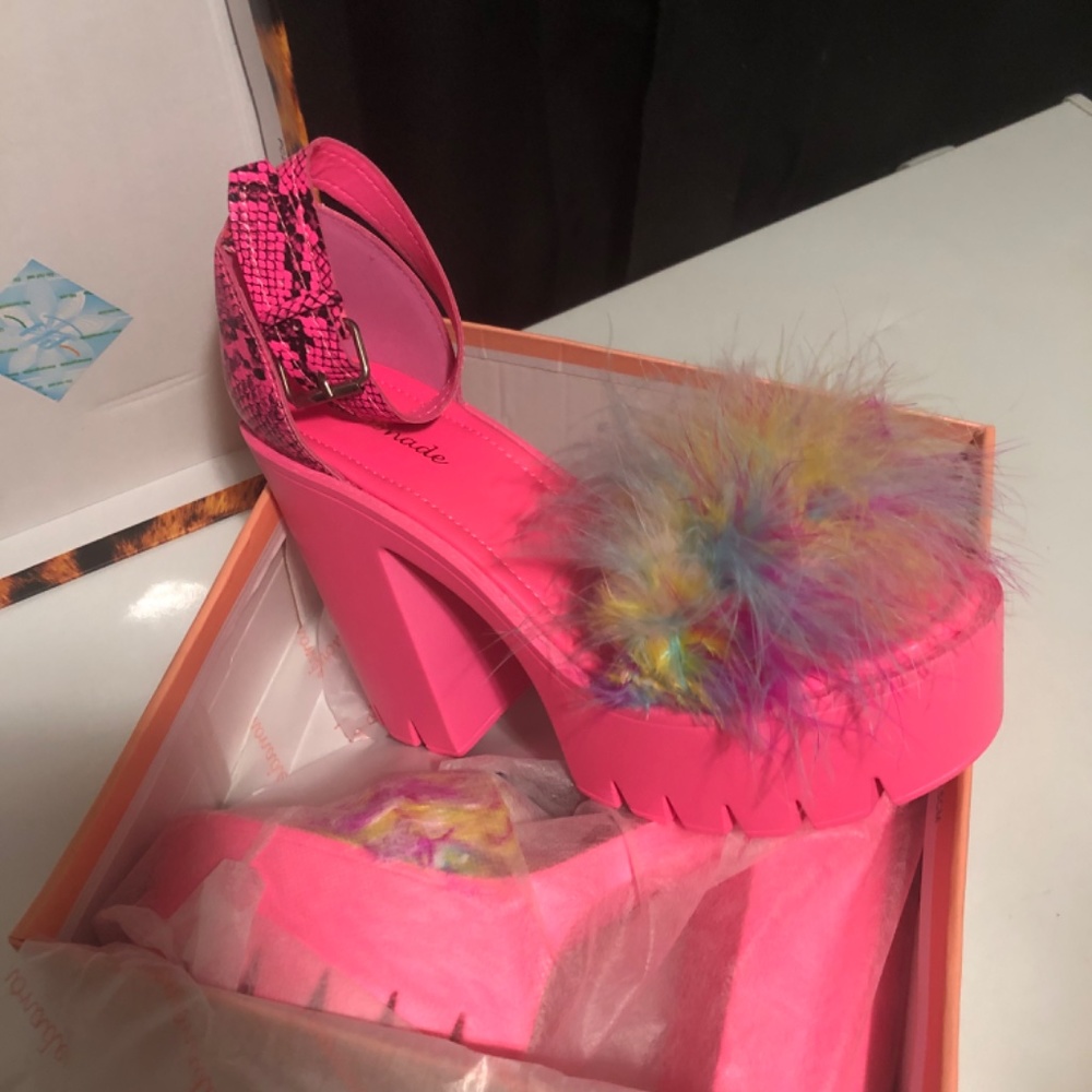 Heels - Picture 2 of 2